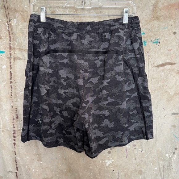Lululemon Pace Breaker Short 7", Variegated Mesh Camo Black - Picture 3 of 4